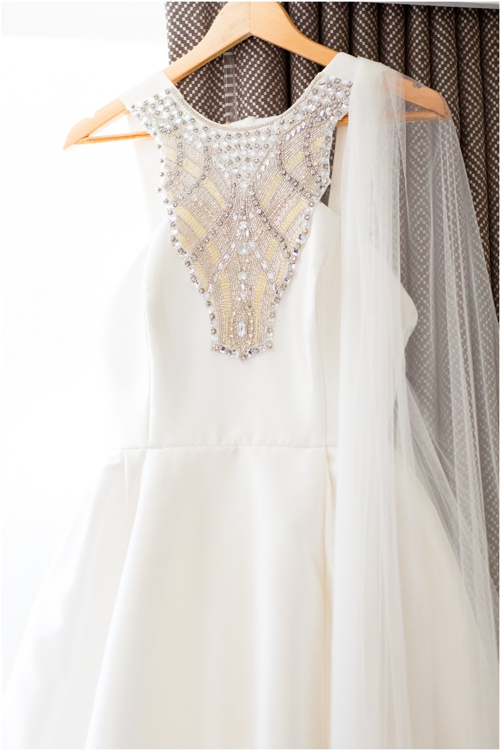  bride’s wedding dress 