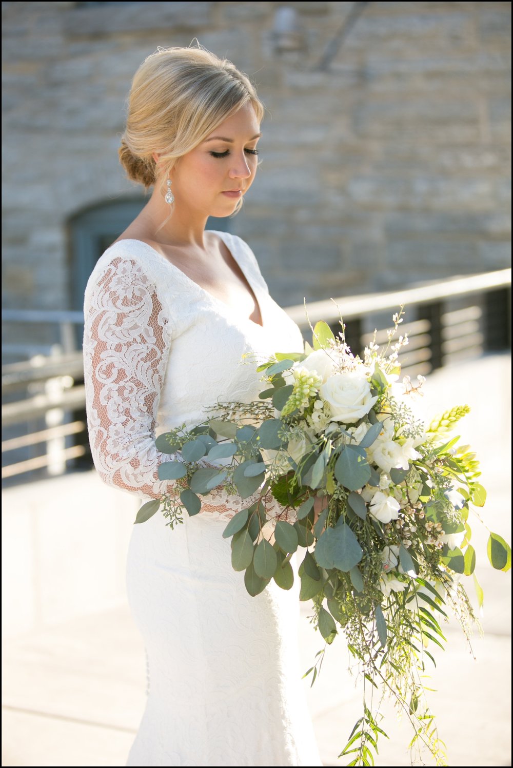  Bride holding wedding bouquet 