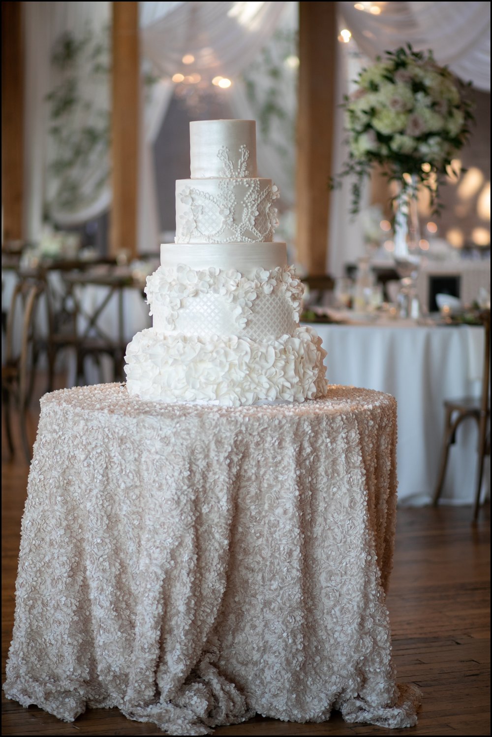  Classic White Wedding Cake 