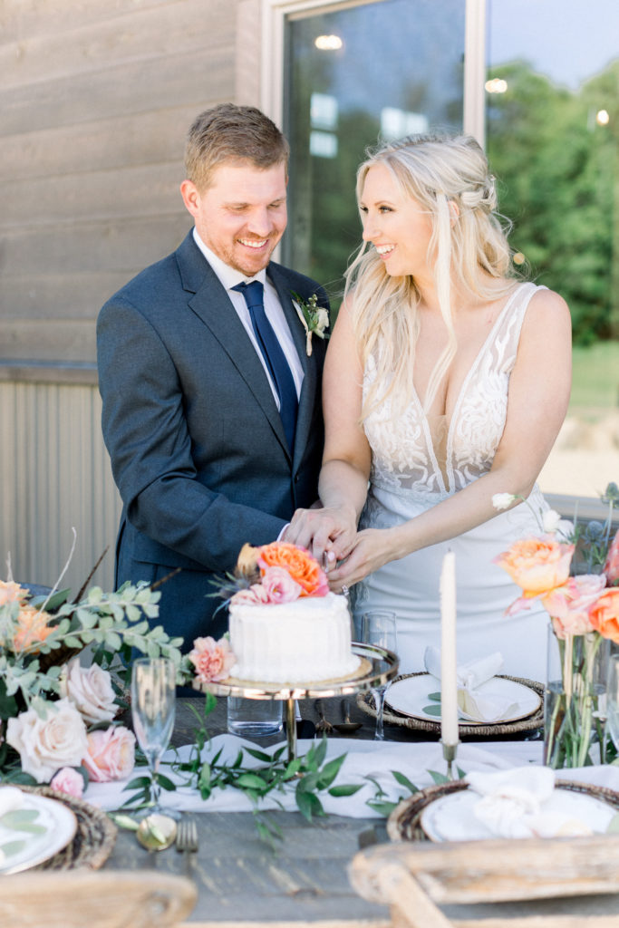 The Barn at Stoney Hills wedding cake cutting