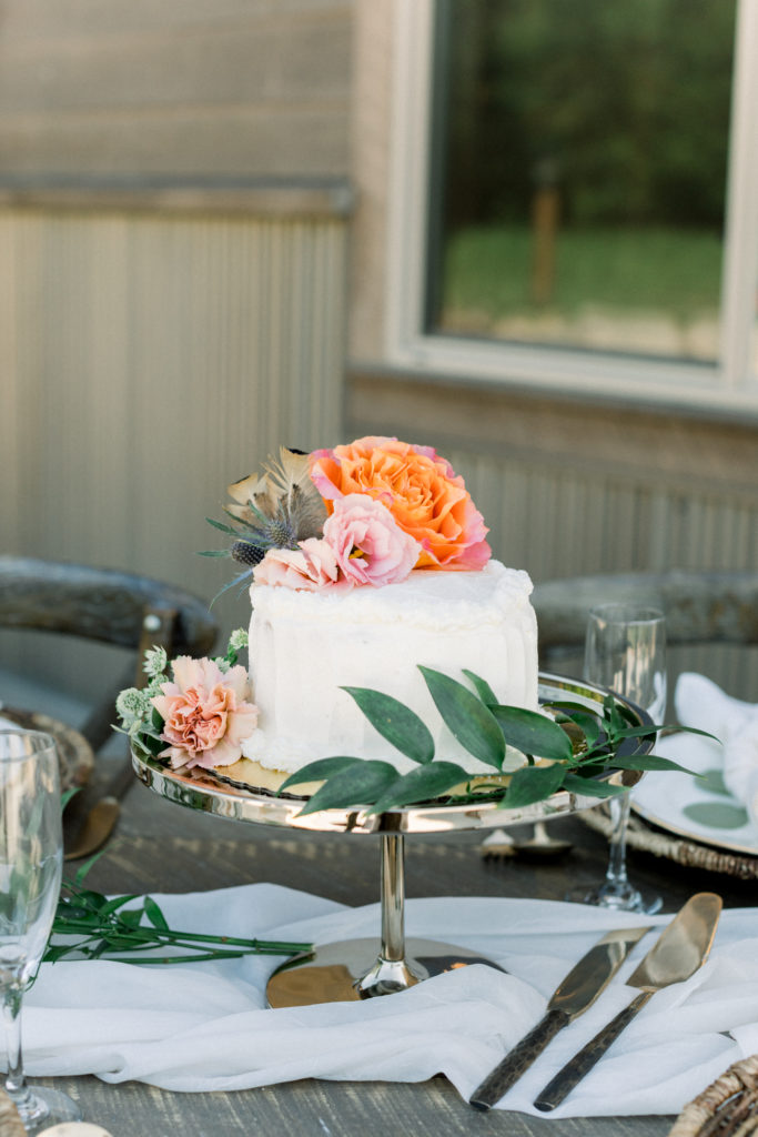The Barn at Stoney Hills wedding cake