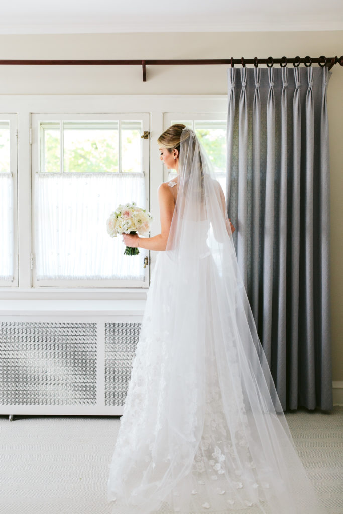 Bride with long bridal veil