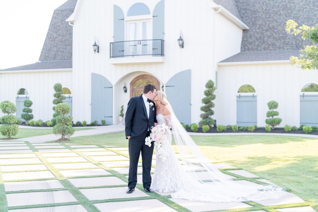 The French Farmhouse wedding venue in Dallas suburbs