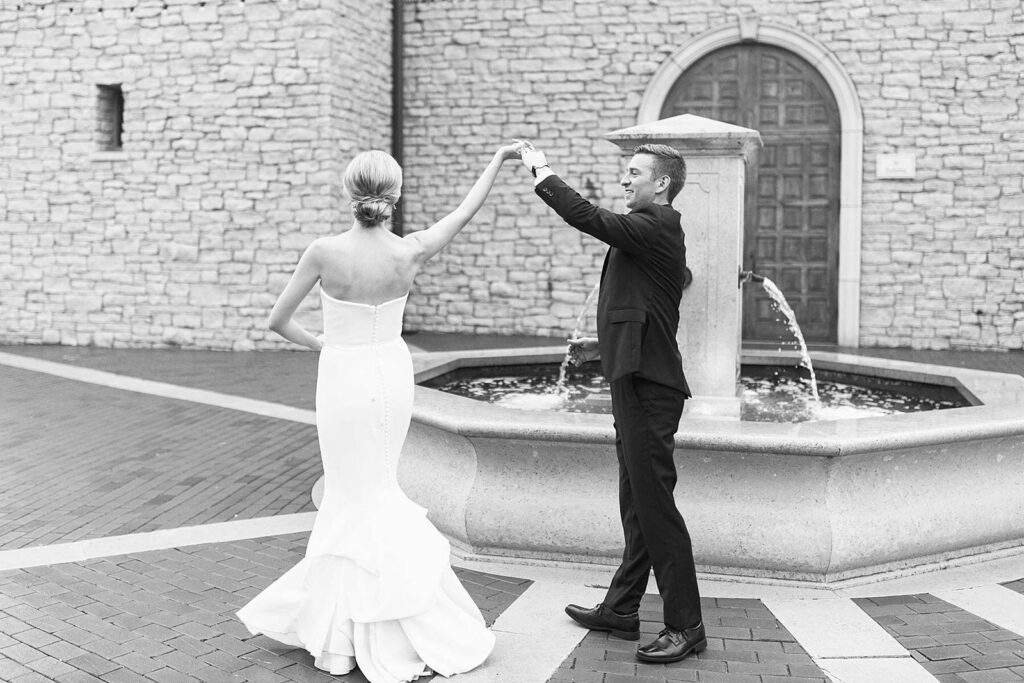 wedding couple dancing by the fountain