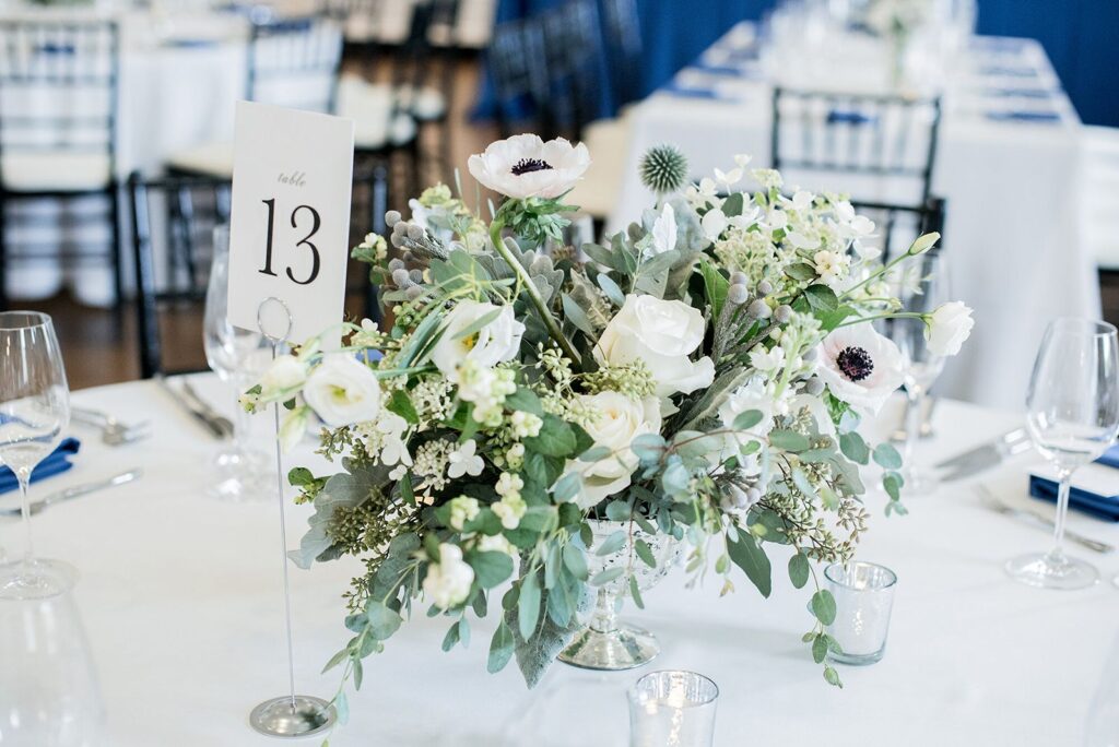 Floral centerpiece at Chicago History Museum wedding.